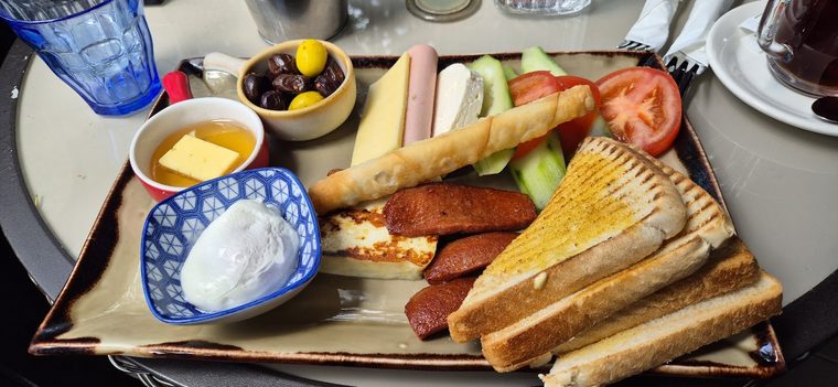 Turkish breakfast tray with sucuk, halloumi, olives and toasted bread